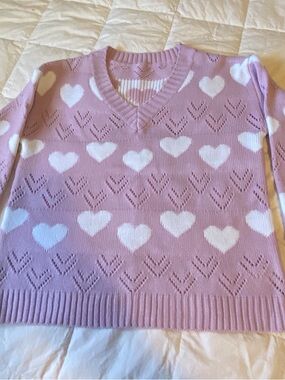 Women’s Pink Heart Pattern V-Neck Sweater